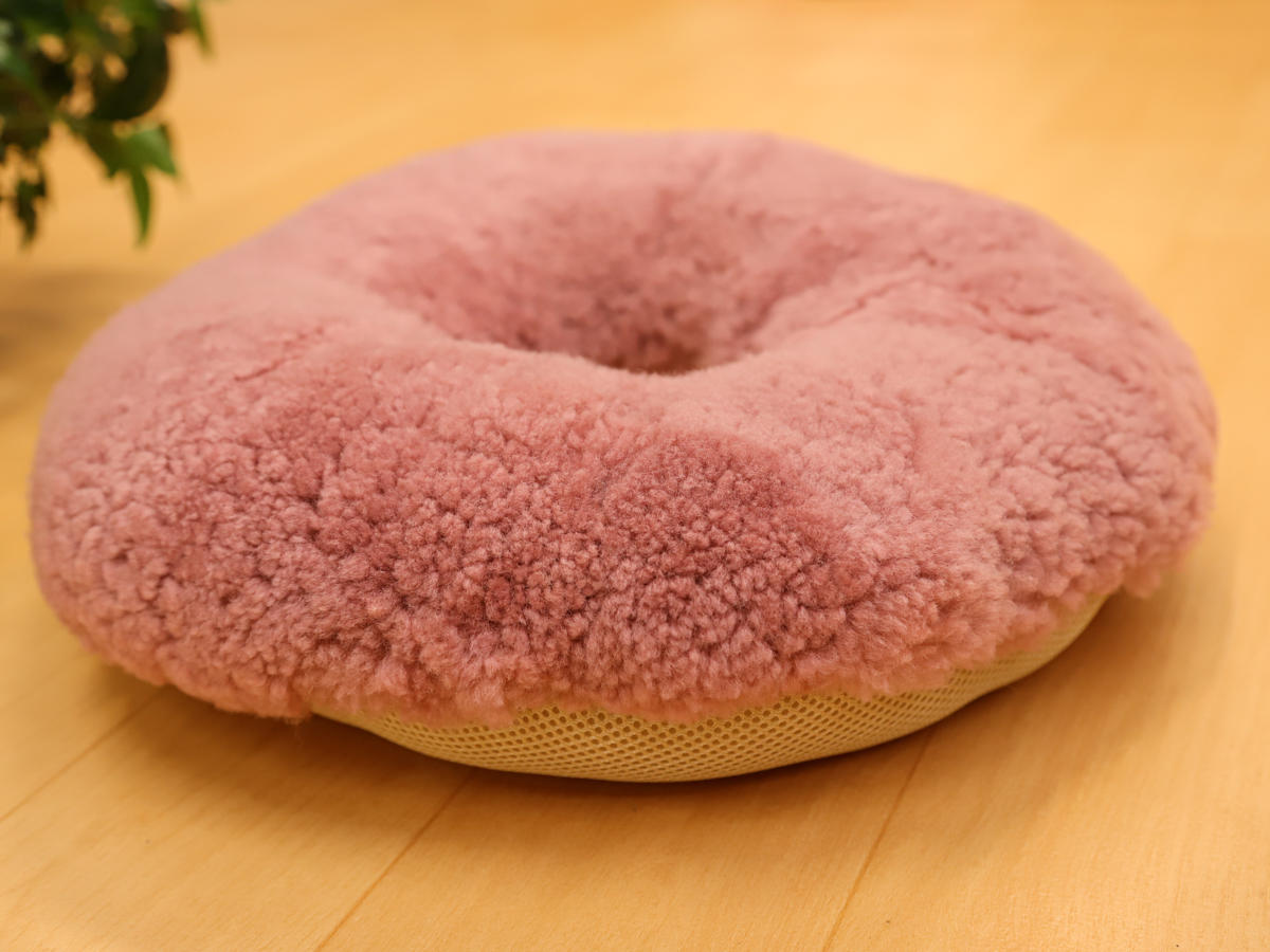 9-m-cu-e-19-天然ムートン　円座クッション（ローズ）［No.19］IMG_7969.jpg