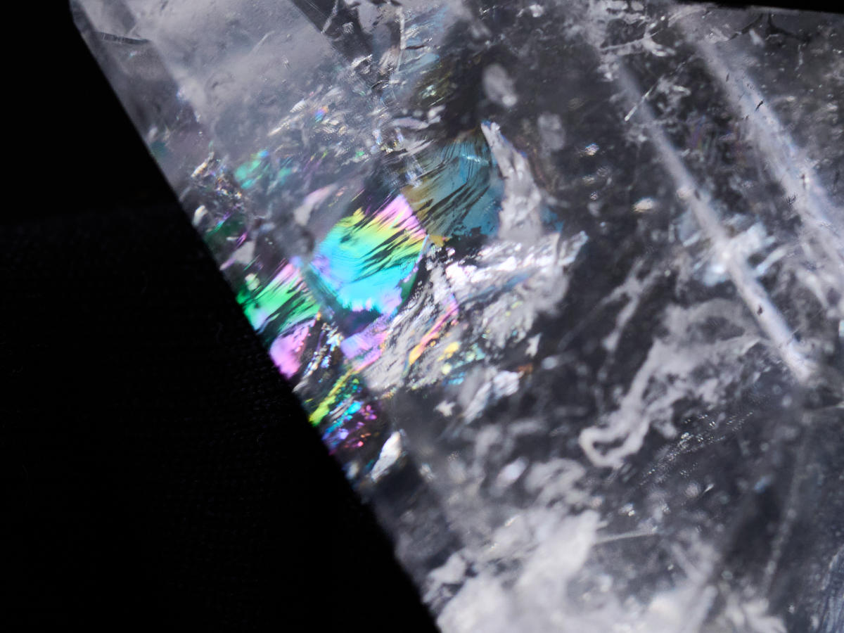 5-le-914-1-レムリアン水晶　ピラミッド型（虹入）［No.1］_DSC6230.jpg