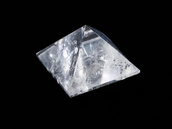 600-le-914-1-レムリアン水晶　ピラミッド型（虹入）［No.1］_DSC6203.jpg