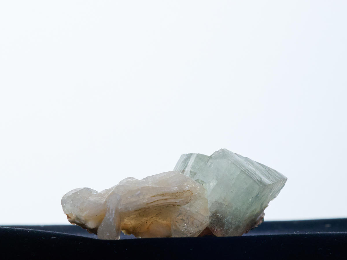 1-ap-250327-45-クリアーグリーンアポフィライトとスティルバイトの共生鉱物［No.45］_DSC3549.jpg