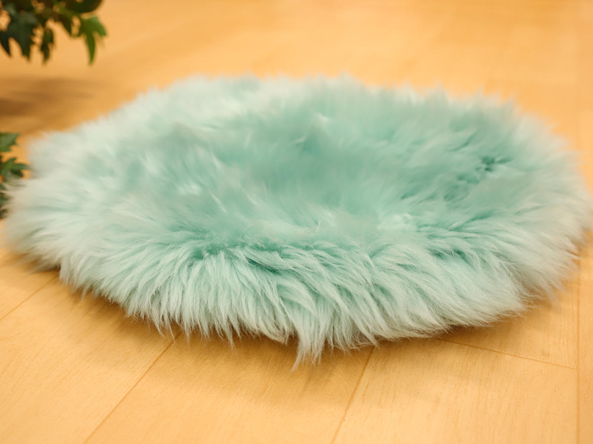 4-m-cu-e-15-天然ムートン　円形長毛大判クッション（ブルーグリーン）［No.15］_IMG_7966.jpg