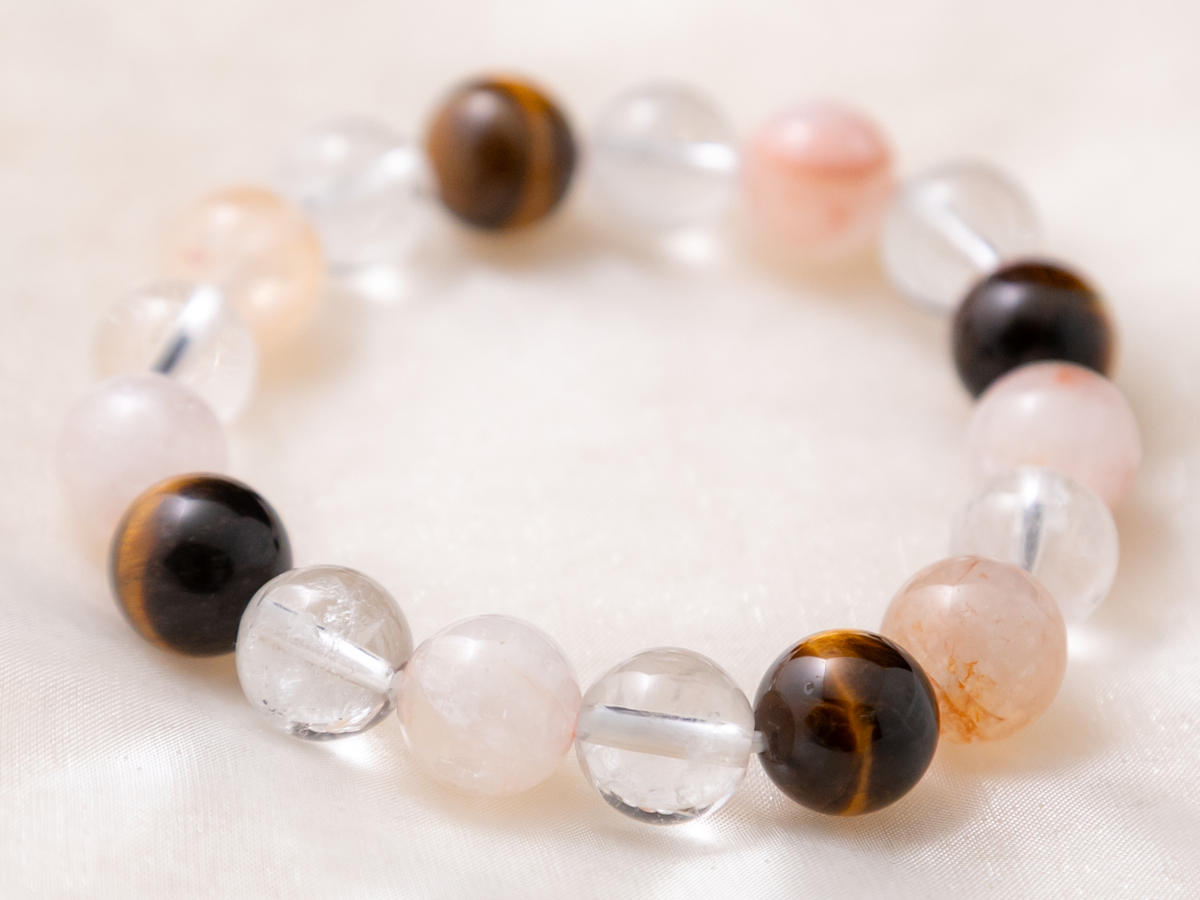 1-br-608-1-ヒマラヤ水晶とタイガーアイとヒマラヤ・マニカラン水晶（赤鉄鉱入）・ブレスレット（約12mm玉）［No.1］IMG_9143.jpg