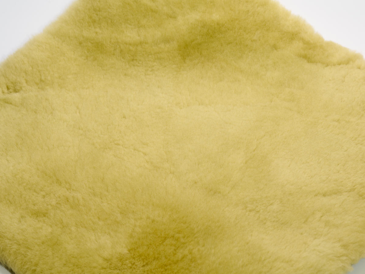 2-m-cu-2-2-天然ムートン　クッション（萌色）［No.2-2］_DSC9150.jpg