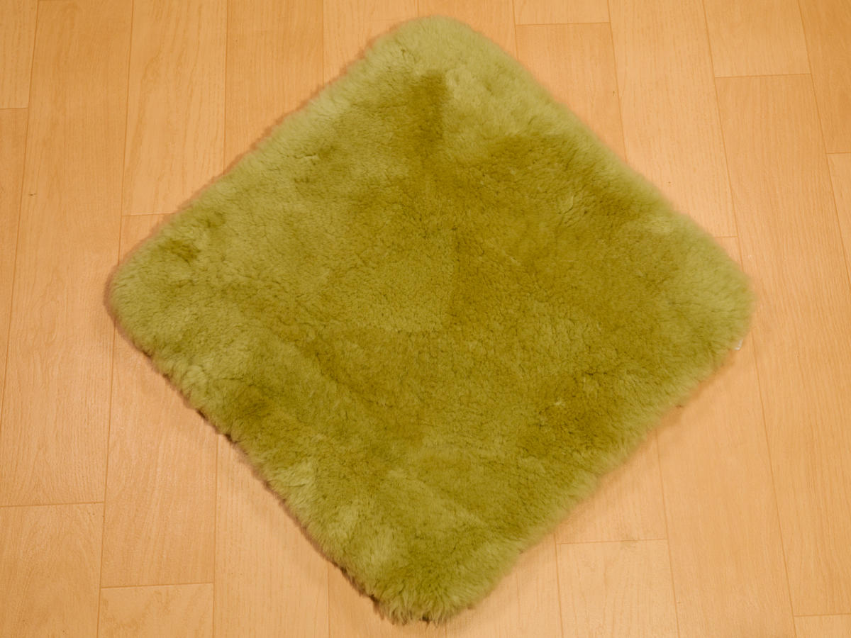 4-m-cu-2-2-天然ムートン　クッション（萌色）［No.2-2］_DSC9183.jpg