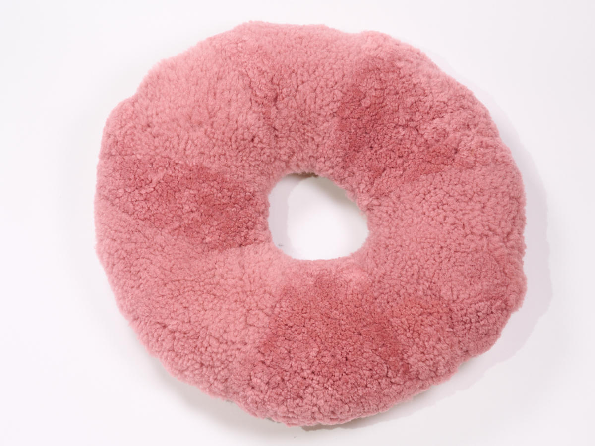 1-m-cu-e-19-天然ムートン　円座クッション（ローズ）［No.19］_DSC9048.jpg