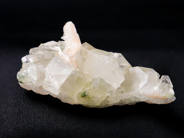 クリアーアポフィライト（ドゥルージー結晶付）［No.61