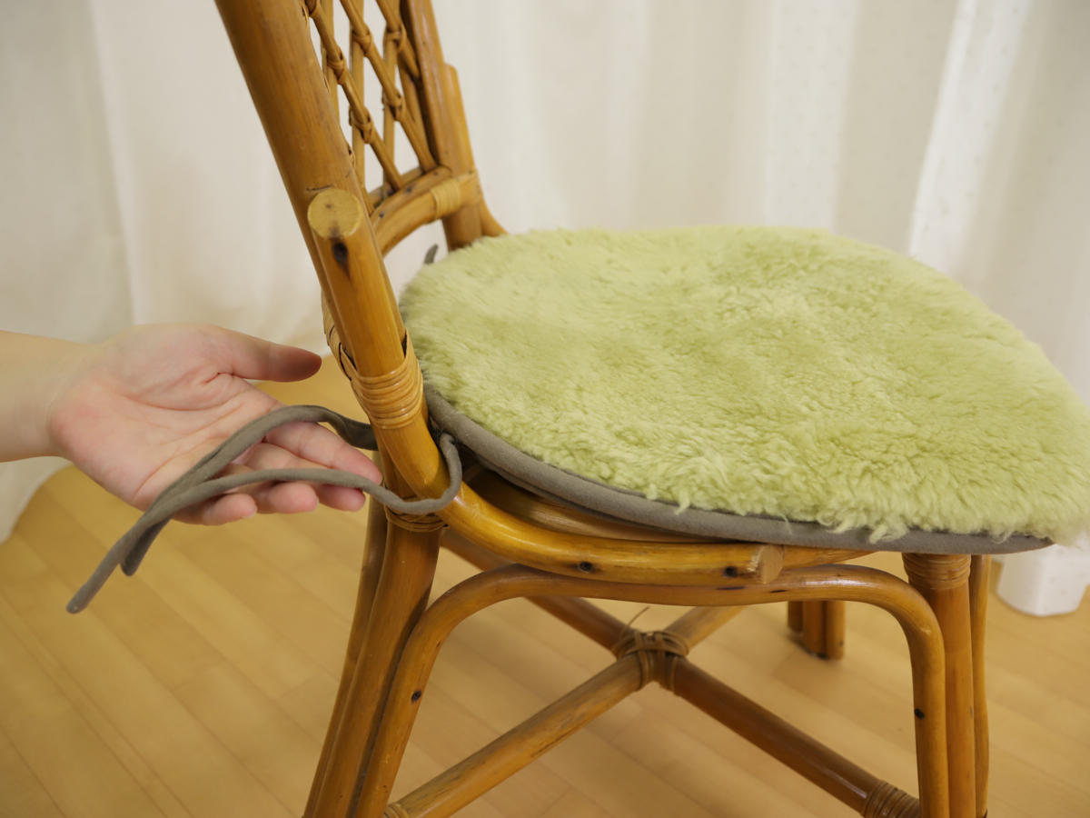 3-m-cu-4-天然ムートン　馬蹄型紐付きクッション［No.4］IMG_8366.jpg