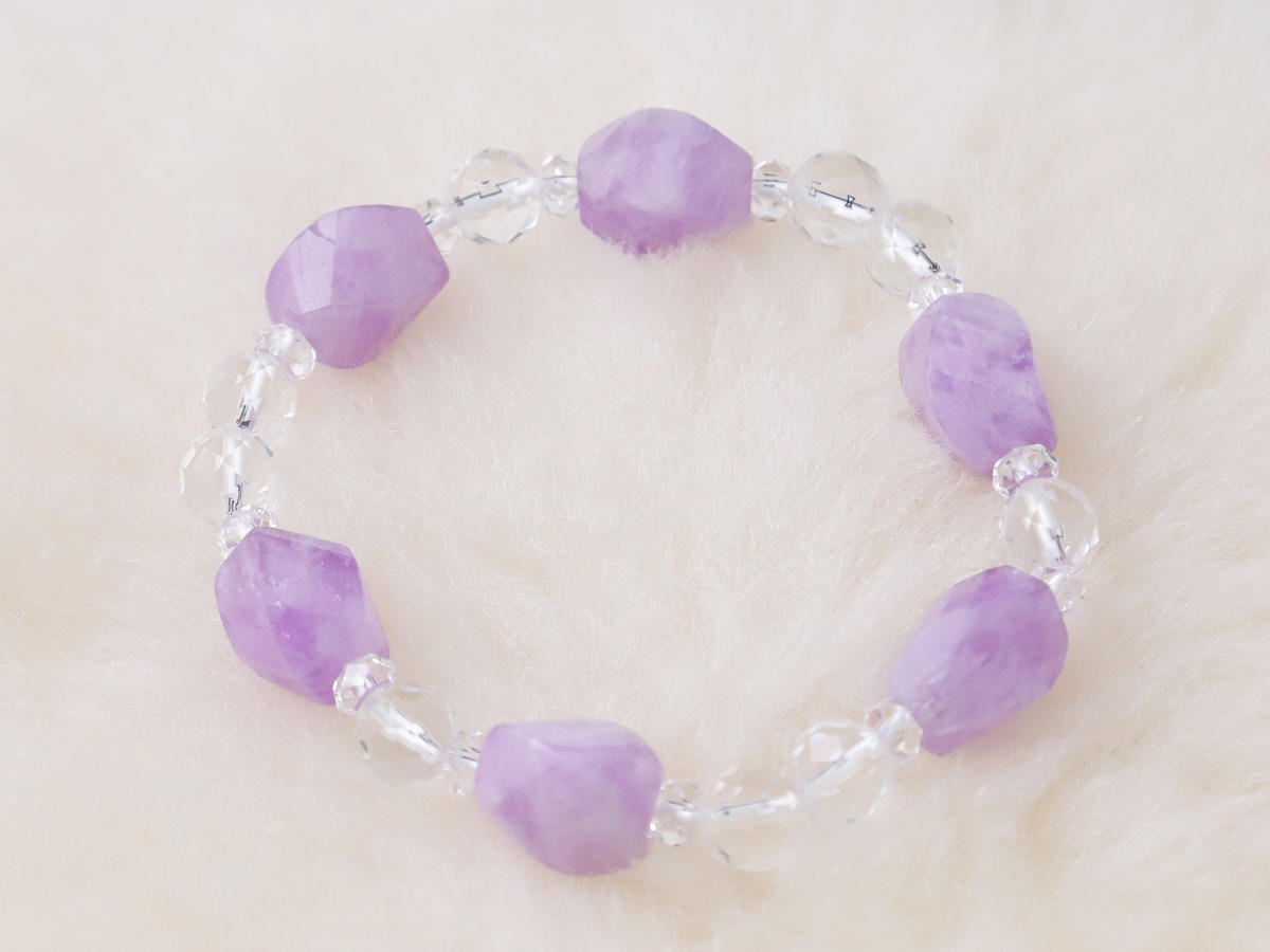 2-br-5-10-3-ラベンダーアメシスト カット水晶・ブレスレット［No.3］IMG_5230.jpg