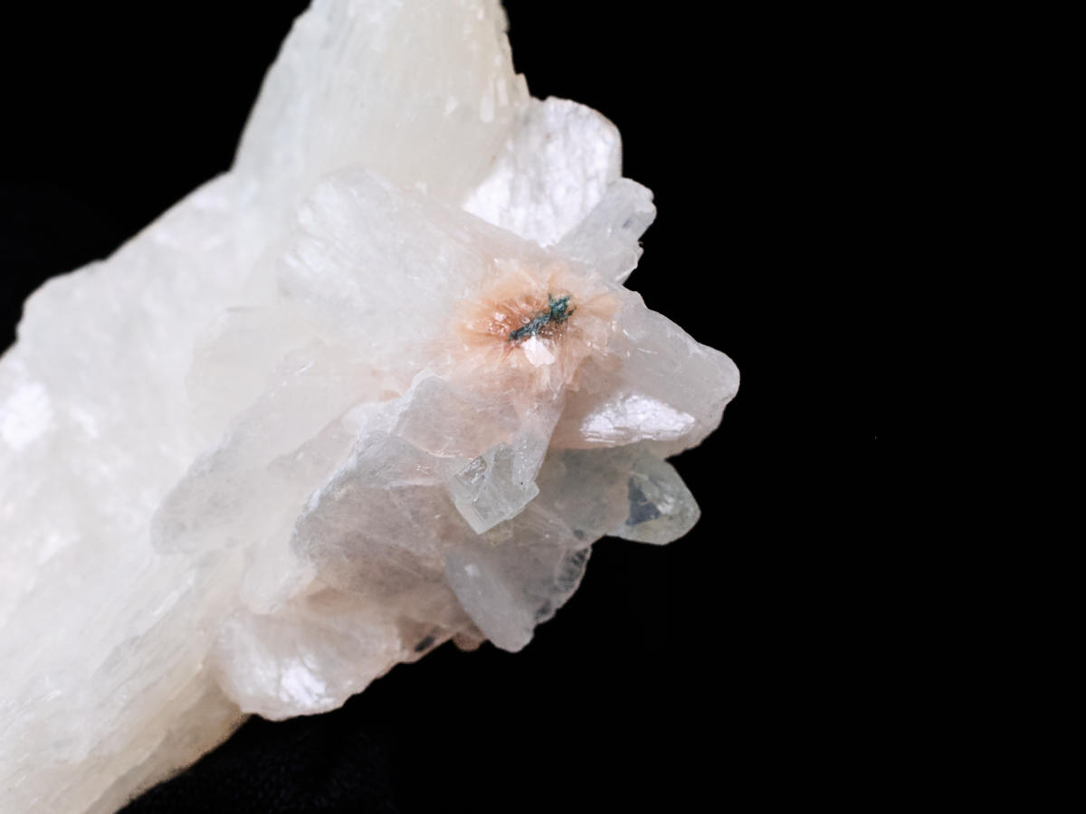 8-st-512-4-スティルバイト   グリーンアポフィライトとヒューランダイト付(全面結晶)の共生鉱物［No.4］_DSC7336.jpg