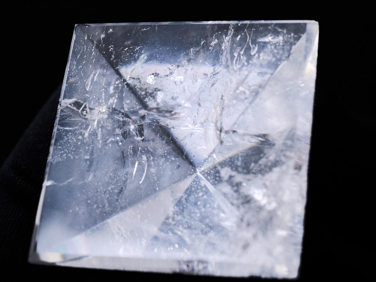 8-le-914-1-レムリアン水晶　ピラミッド型（虹入）［No.1］_DSC6228.jpg