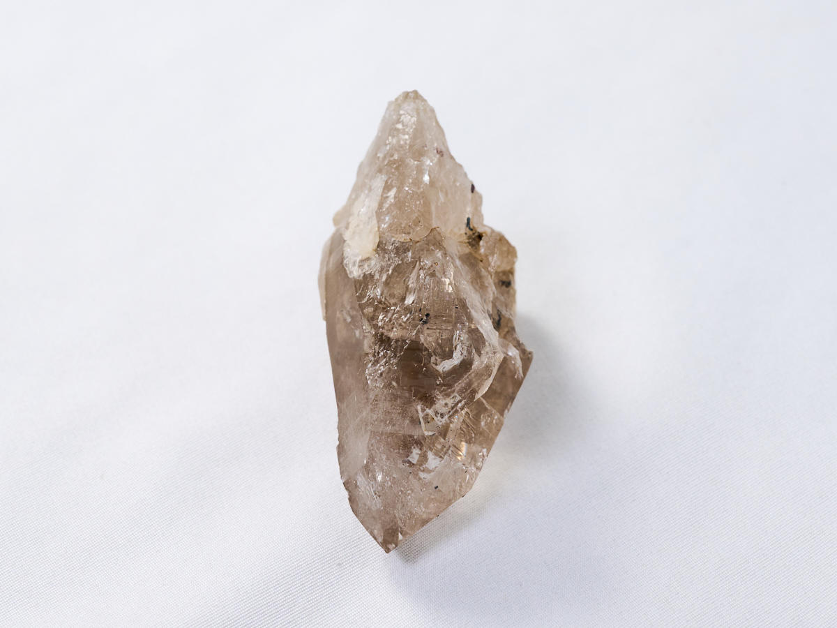 3-hi-sk-914-1-スカルドゥ産　スモーキー水晶（ヒマラヤ）（虹入）［No.1］_DSC6383.jpg