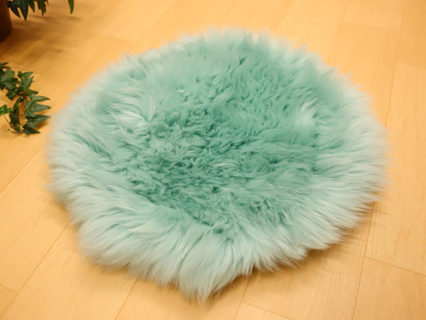600-m-cu-e-15-天然ムートン　円形長毛大判クッション（ブルーグリーン）［No.15］_IMG_7963.jpg