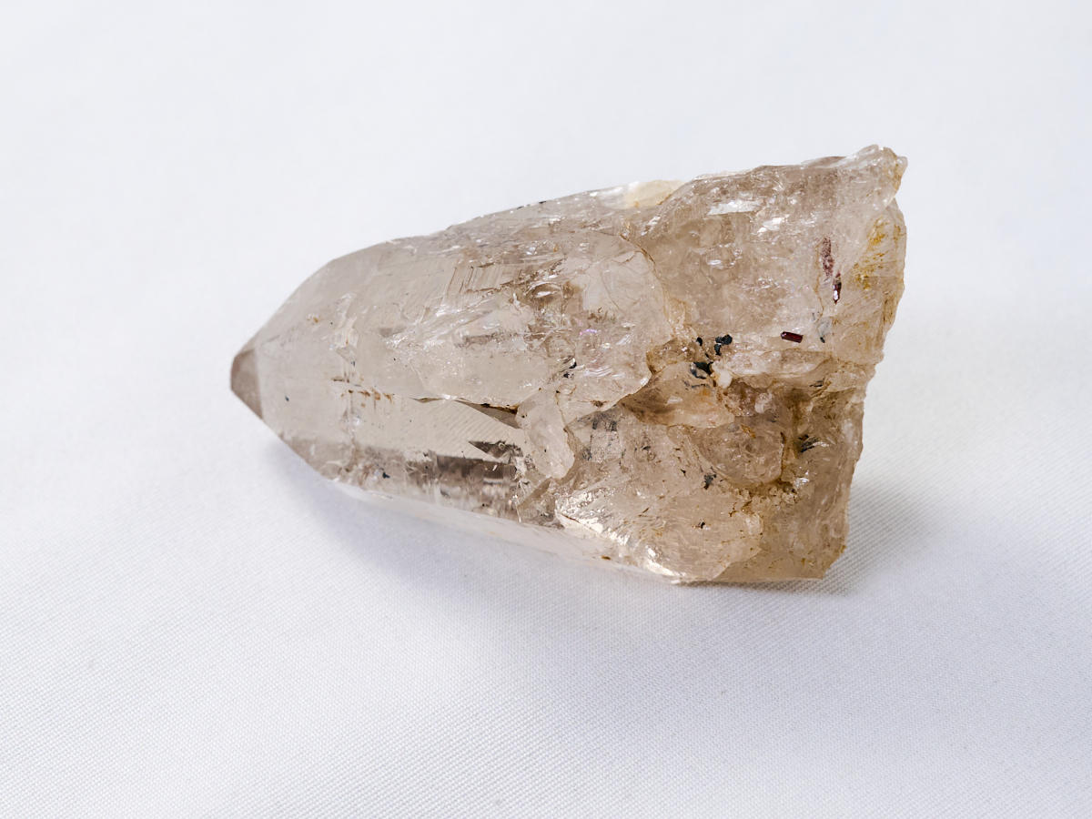 2-hi-sk-914-1-スカルドゥ産　スモーキー水晶（ヒマラヤ）（虹入）［No.1］_DSC6382.jpg