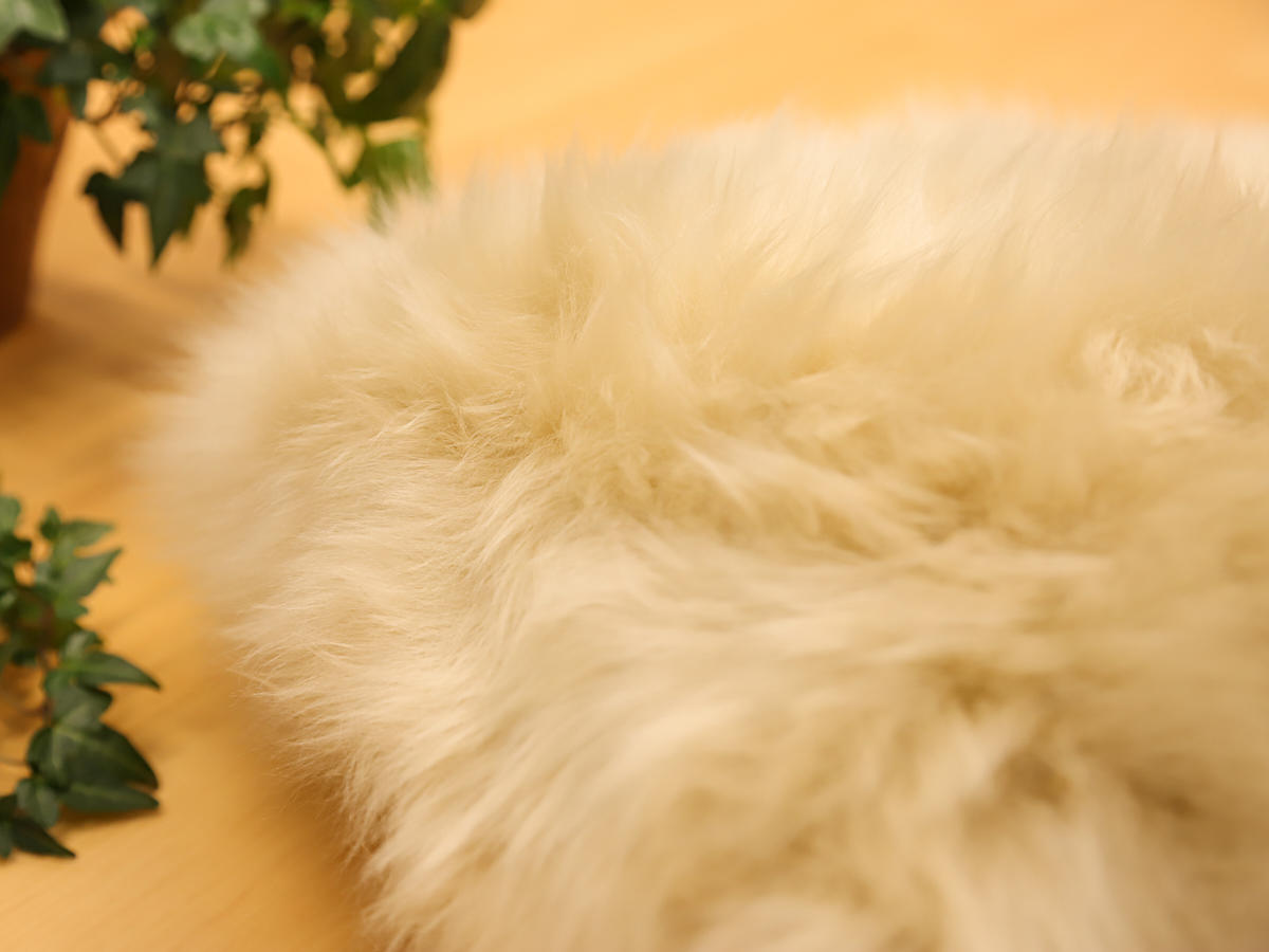 5-m-cu-21-1-天然ムートン　長毛クッション（ベージュ）［No.21-1］IMG_7991.jpg