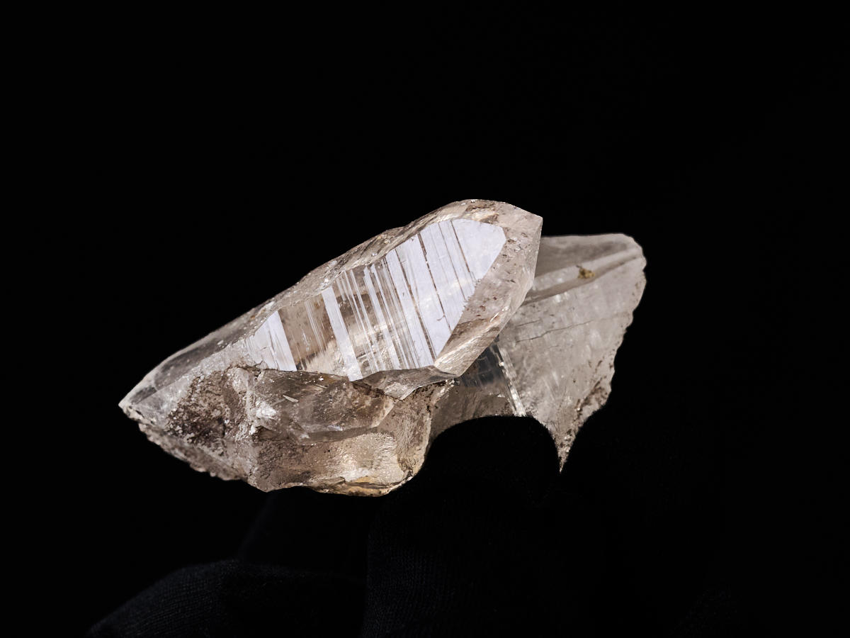 6-hi-sk-914-2-スカルドゥ産　スモーキー水晶（ヒマラヤ）（貫入状）［No.2］_DSC6405.jpg