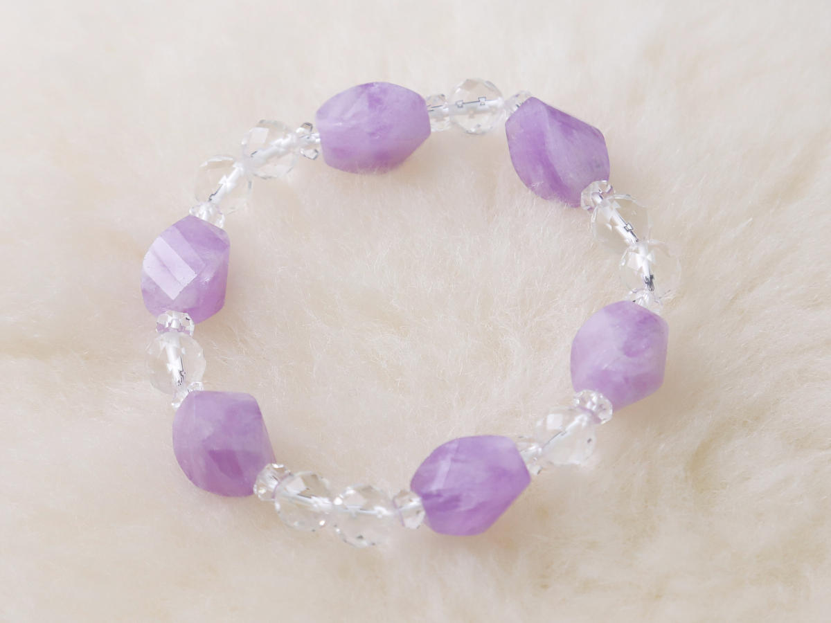 1-br-5-10-3-ラベンダーアメシスト カット水晶・ブレスレット［No.3］IMG_5229.jpg