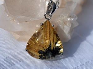 rutilated_quartz_pendant_top_2_300.jpg